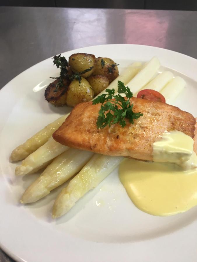Hotel Restaurant Jura Kerzers Екстериор снимка