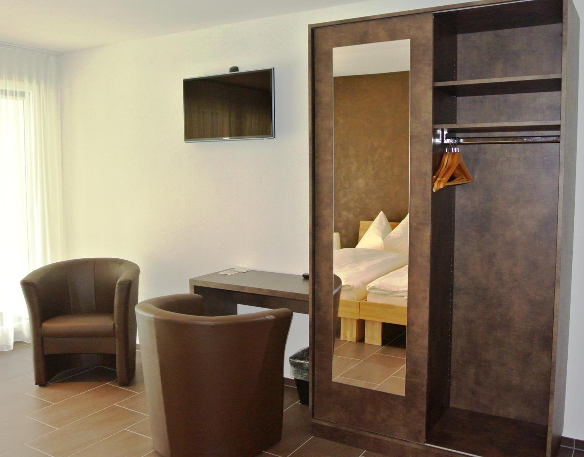 Hotel Restaurant Jura Kerzers Екстериор снимка